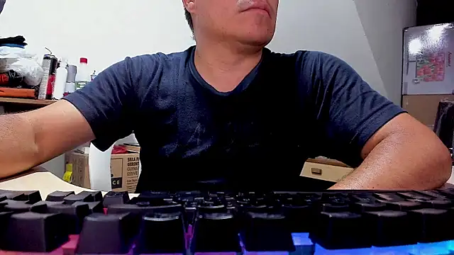 Snapshot of Jhonatan_Morales_S chatting on 18, 10, 2025 Jhonatan Morales S online show from 18, 10, 2025