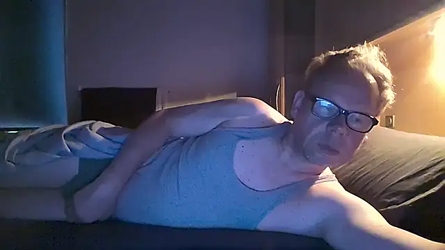 Snapshot of kinkyslet8 chatting on 10, 9, 2025 kinkyslet8 online show from 10, 9, 2025