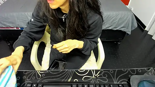 Snapshot of Abrillee1 chatting on 10, 2, 2025 Abrillee1 online show from 10, 2, 2025