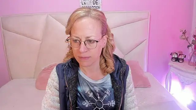 Snapshot of SammySanders chatting on 19, 9, 2025 SammySanders online show from 19, 9, 2025