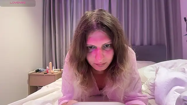 Alice Pinkhead online show from 22, 12, 2025