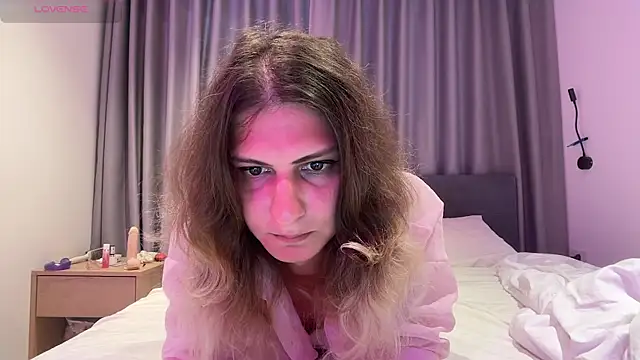 Alice Pinkhead online show from 23, 12, 2025