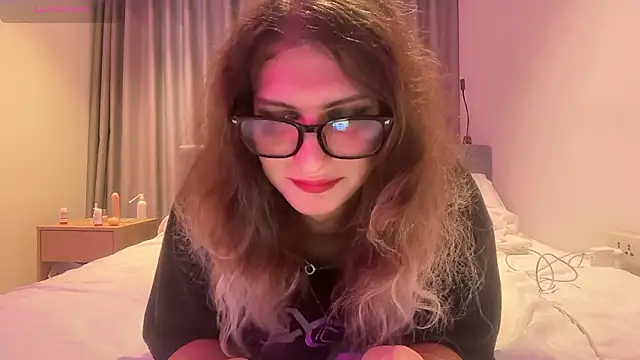 Alice Pinkhead online show from 26, 2, 2026