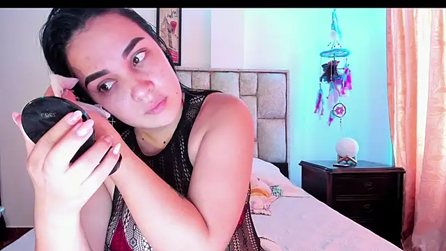 Snapshot of brianaGuzman chatting on 12, 9, 2025 brianaGuzman online show from 12, 9, 2025