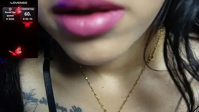 Snapshot of amy_fox2 chatting on 24, 9, 2025 amy fox2 online show from 24, 9, 2025