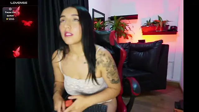 Snapshot of amy_fox2 chatting on 18, 11, 2025 amy fox2 online show from 18, 11, 2025