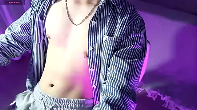 Snapshot of FEIYU001 chatting on 2, 12, 2024 FEIYU001 online show from 2, 12, 2024