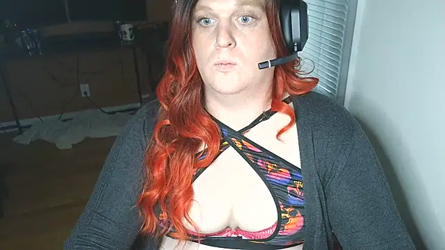 Snapshot of EmberLee chatting on 23, 6, 2026 EmberLee online show from 23, 6, 2026