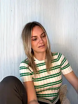 Snapshot of Milla__one chatting on 22, 4, 2026 Milla one online show from 22, 4, 2026