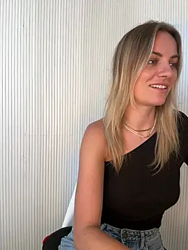 Snapshot of Milla__one chatting on 15, 6, 2026 Milla one online show from 15, 6, 2026