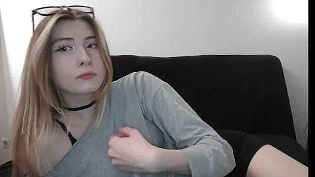 ErikaShyy online show from 10, 3, 2026