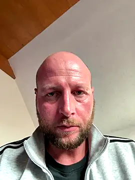 Snapshot of nikeaddicted2 chatting on 16, 11, 2025 nikeaddicted2 online show from 16, 11, 2025