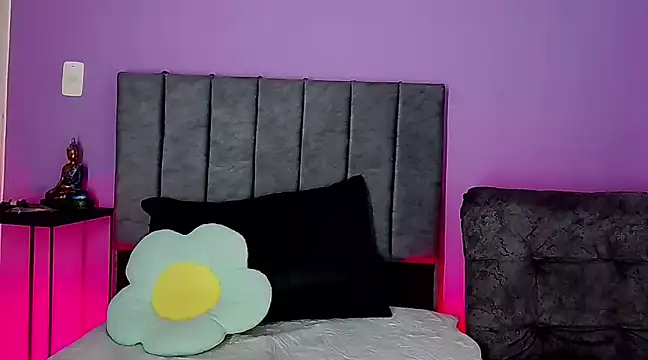Snapshot of GabrielaMK chatting on 9, 3, 2025 GabrielaMK online show from 9, 3, 2025