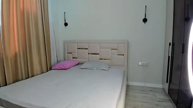 Snapshot of Lola_Peach chatting on 26, 11, 2025 Lola Peach online show from 26, 11, 2025