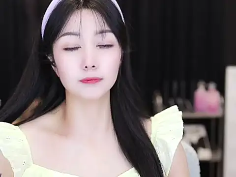 Nuyoah-77 online show from 24, 9, 2025