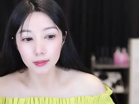 Nuyoah-77 online show from 5, 10, 2025