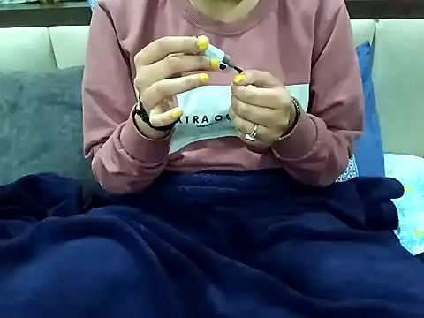 Snapshot of GoldnessAishu chatting on 23, 12, 2024 GoldnessAishu online show from 23, 12, 2024