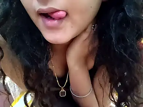 Snapshot of GoldnessAishu chatting on 2, 2, 2025 GoldnessAishu online show from 2, 2, 2025