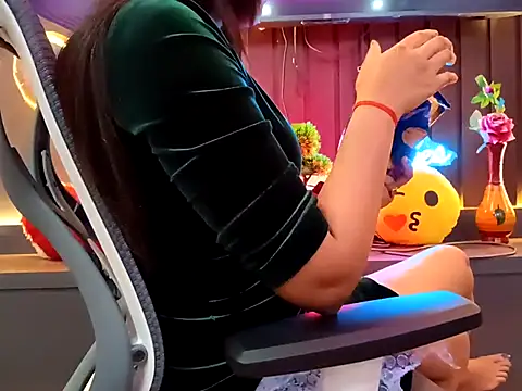 Snapshot of GoldnessAishu chatting on 22, 3, 2025 GoldnessAishu online show from 22, 3, 2025