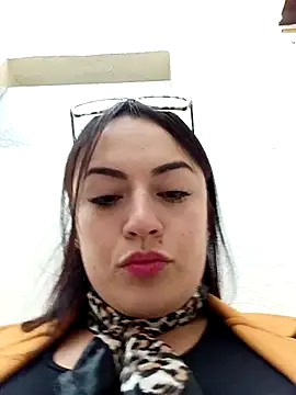 Snapshot of Lesly_10- chatting on 2, 10, 2025 Lesly 10- online show from 2, 10, 2025
