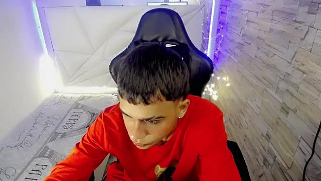 zacariasss  online show from 6, 12, 2024