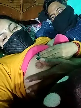 Snapshot of Lustyful_Couple chatting on 4, 1, 2025 Lustyful Couple online show from 4, 1, 2025