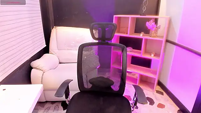 Snapshot of EmySilver chatting on 6, 12, 2024 EmySilver online show from 6, 12, 2024