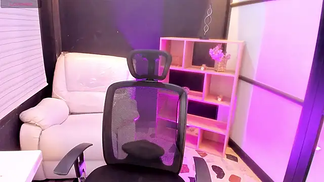 Snapshot of EmySilver chatting on 6, 12, 2024 EmySilver online show from 6, 12, 2024