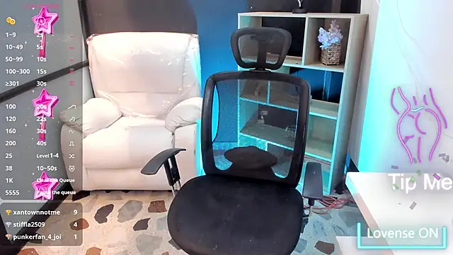 Snapshot of EmySilver chatting on 2, 2, 2025 EmySilver online show from 2, 2, 2025