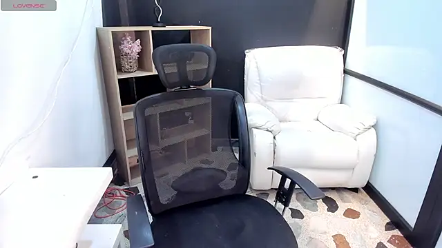 Snapshot of EmySilver chatting on 4, 2, 2025 EmySilver online show from 4, 2, 2025