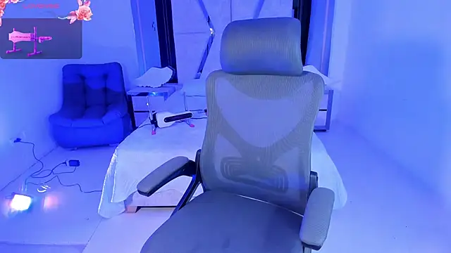 Snapshot of EmySilver chatting on 8, 2, 2025 EmySilver online show from 8, 2, 2025