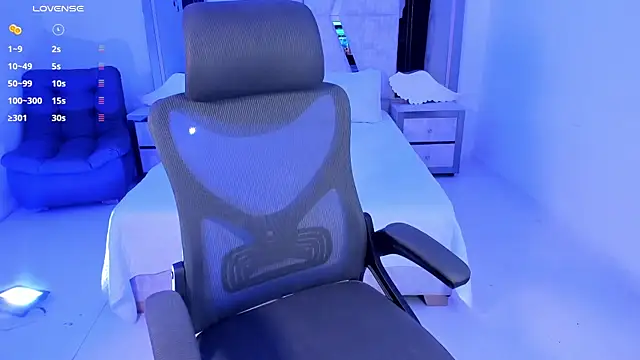 Snapshot of EmySilver chatting on 11, 2, 2025 EmySilver online show from 11, 2, 2025