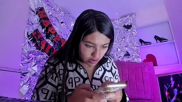 SarahStones online show from 2, 11, 2025