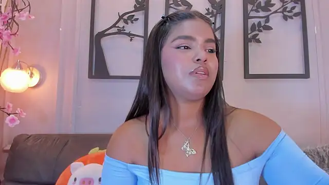 Snapshot of zoe_roux21 chatting on 1, 10, 2025 zoe roux21 online show from 1, 10, 2025