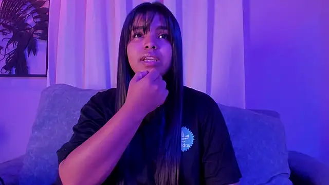 Snapshot of zoe_roux21 chatting on 6, 11, 2025 zoe roux21 online show from 6, 11, 2025