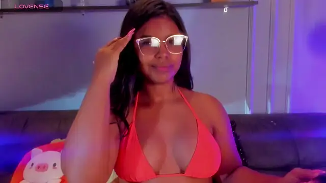 Snapshot of zoe_roux21 chatting on 13, 11, 2025 zoe roux21 online show from 13, 11, 2025