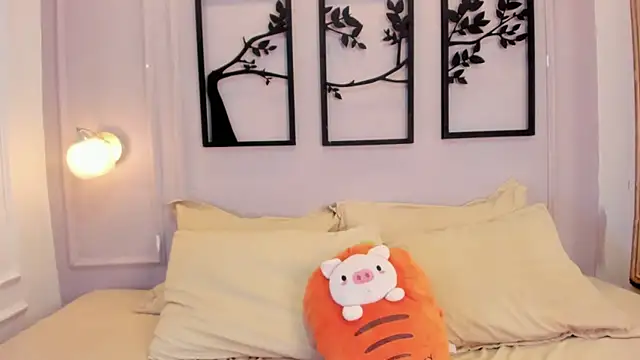 Snapshot of zoe_roux21 chatting on 19, 11, 2025 zoe roux21 online show from 19, 11, 2025