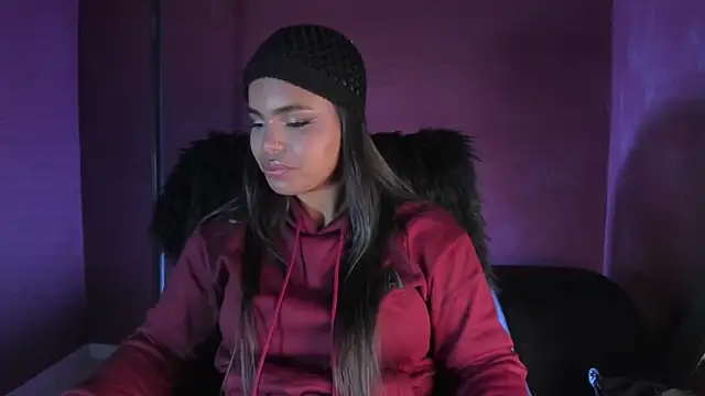 Snapshot of zoe_roux21 chatting on 17, 12, 2025 zoe roux21 online show from 17, 12, 2025