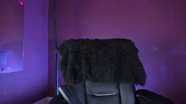 Snapshot of zoe_roux21 chatting on 13, 1, 2026 zoe roux21 online show from 13, 1, 2026