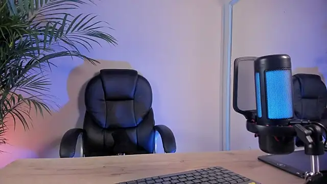 Snapshot of zoe_roux21 chatting on 13, 2, 2026 zoe roux21 online show from 13, 2, 2026