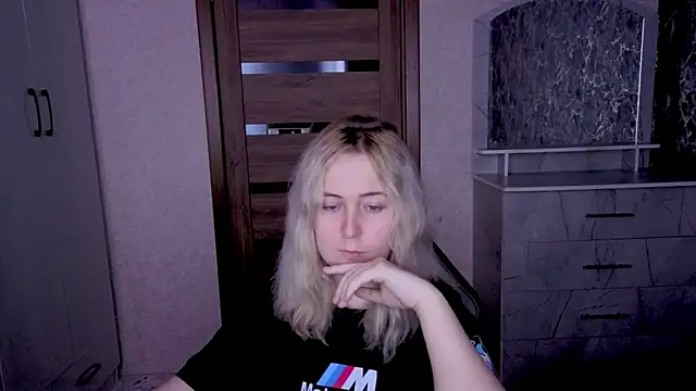 Snapshot of Kristy-Max chatting on 28, 4, 2026 Kristy-Max online show from 28, 4, 2026