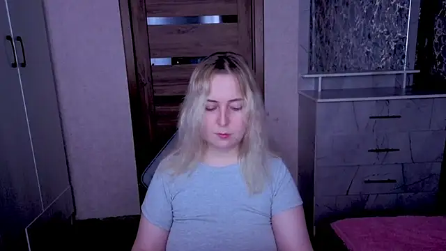 Snapshot of Kristy-Max chatting on 9, 6, 2026 Kristy-Max online show from 9, 6, 2026