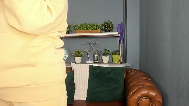 JesiaFoxi online show from 6, 2, 2025