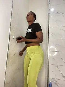 Snapshot of Cocowett chatting on 18, 12, 2025 Cocowett online show from 18, 12, 2025