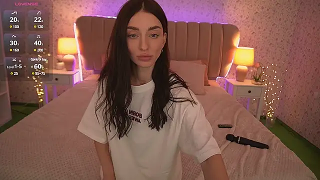 Alice Arwen online show from 2, 2, 2025