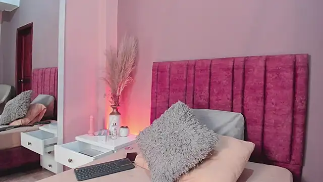 Snapshot of MelissaFoxx chatting on 8, 11, 2025 MelissaFoxx online show from 8, 11, 2025