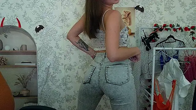  Barbie Kiss  online show from 1, 11, 2025