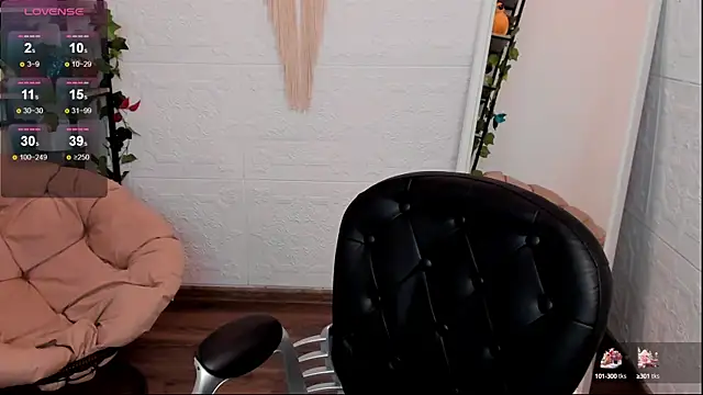 YaraKroft  online show from 8, 2, 2025