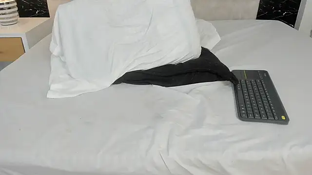 Hanna lens online show from 4, 3, 2025