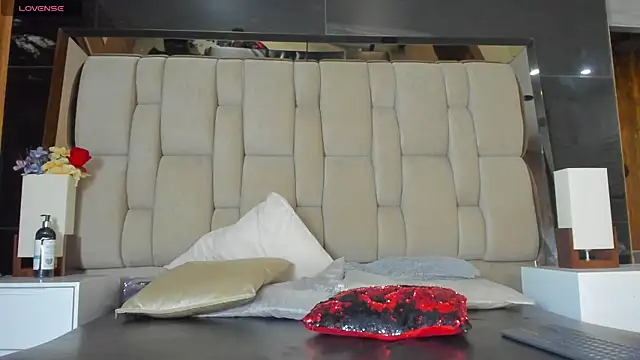 Hanna lens online show from 12, 3, 2025